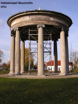 NEUSTRELITZ Hebetempel